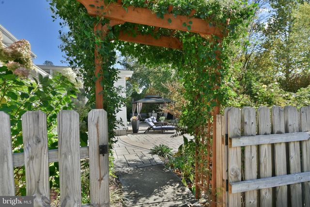 11 METEKUNK DR, Ewing, NJ 08638