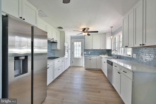 11 METEKUNK DR, Ewing, NJ 08638