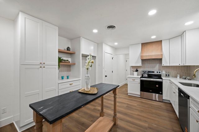 11329 Earlywood Drive, Dallas, TX 75218