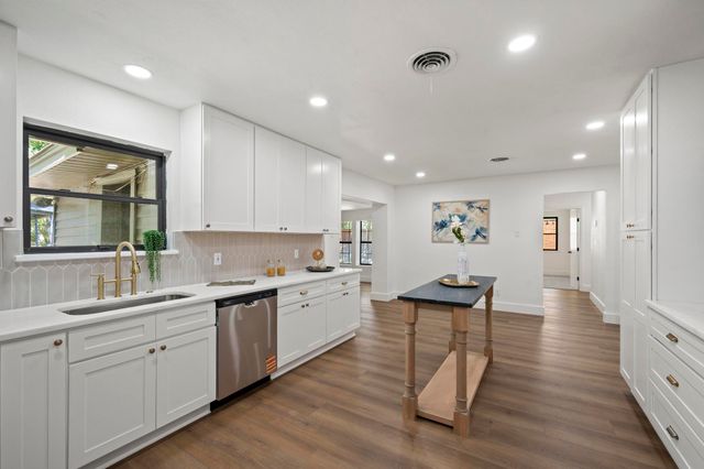 11329 Earlywood Drive, Dallas, TX 75218