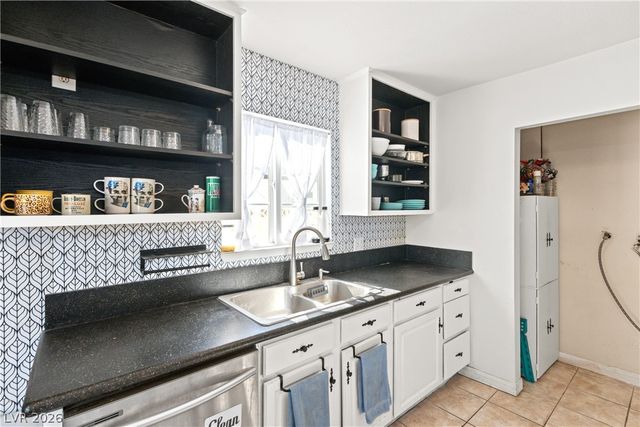 6214 Gunderson Boulevard, Las Vegas, NV 89103