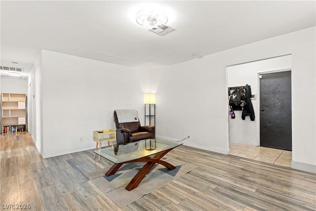 6214 Gunderson Boulevard, Las Vegas, NV 89103