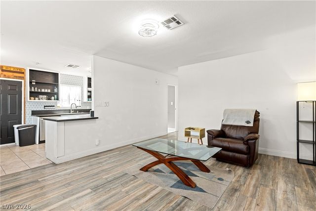 6214 Gunderson Boulevard, Las Vegas, NV 89103