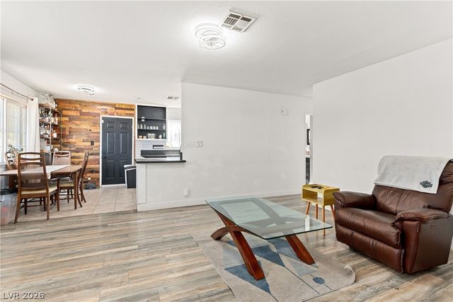 6214 Gunderson Boulevard, Las Vegas, NV 89103
