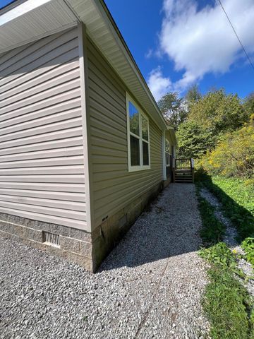 13735 KY-66, Oneida, KY 40972