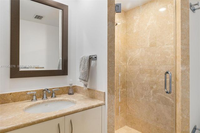 1331 Brickell Bay Dr 1703, Miami, FL 33131