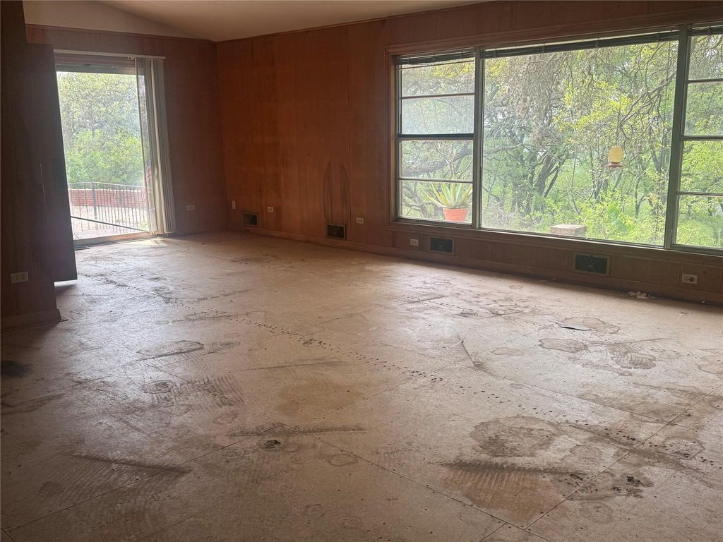 104 Chula Vista ST, San Marcos, TX 78666