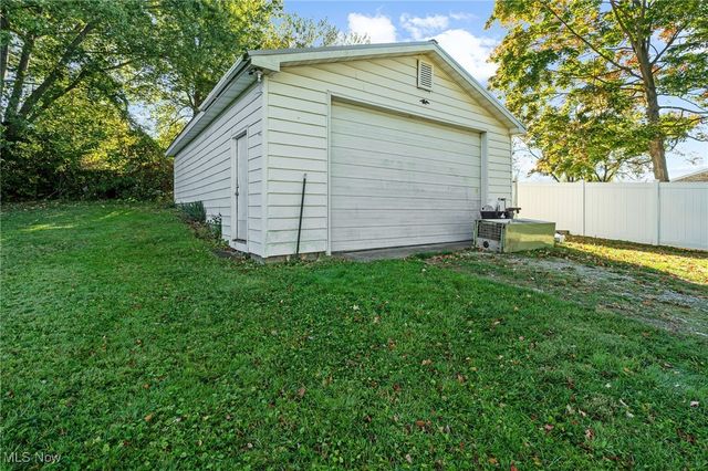 4160 Roselawn Avenue SW, Massillon, OH 44646