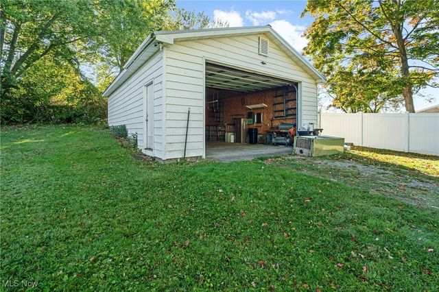 4160 Roselawn Avenue SW, Massillon, OH 44646