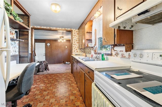 4160 Roselawn Avenue SW, Massillon, OH 44646