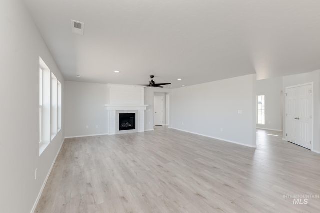 901 Strike Eagle St, Mountain Home, ID 83647
