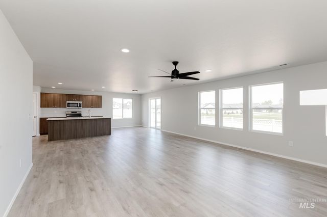 901 Strike Eagle St, Mountain Home, ID 83647