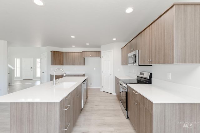 901 Strike Eagle St, Mountain Home, ID 83647