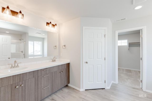 901 Strike Eagle St, Mountain Home, ID 83647