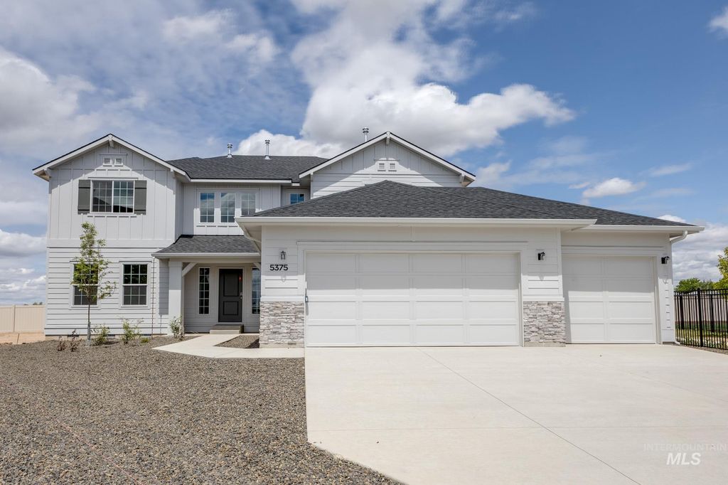 901 Strike Eagle St, Mountain Home, ID 83647