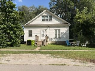 606 C & 608 St & 301a &301b Hersch Street, Belton, MO 64012