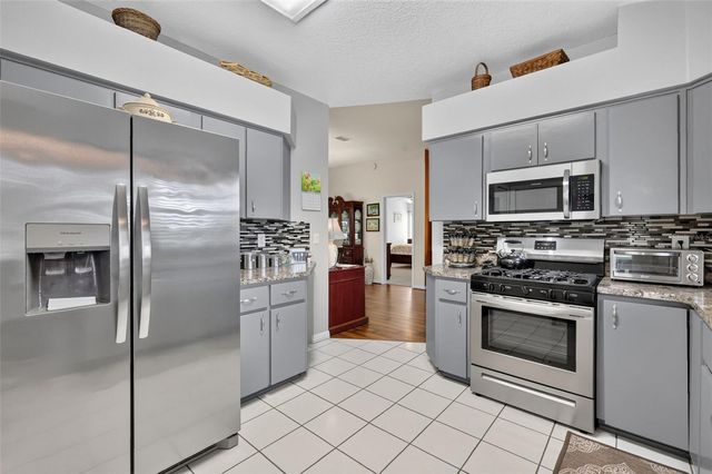 5704 KING JAMES AVENUE, Leesburg, FL 34748