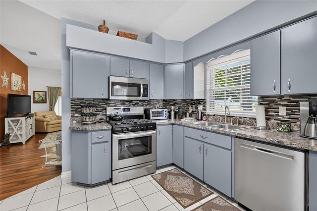 5704 KING JAMES AVENUE, Leesburg, FL 34748