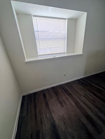 928 Postoffice 16, Galveston, TX 77550