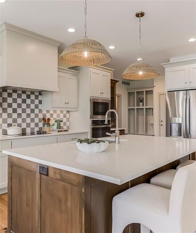 17620 High Street, Overland Park, KS 66085