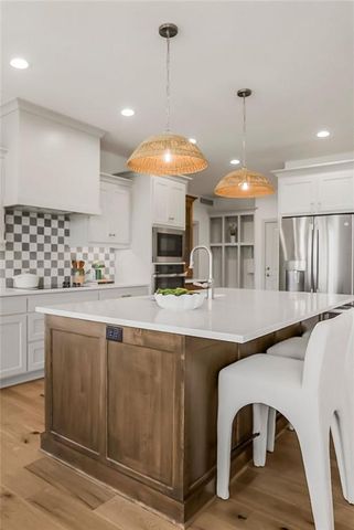 17620 High Street, Overland Park, KS 66085