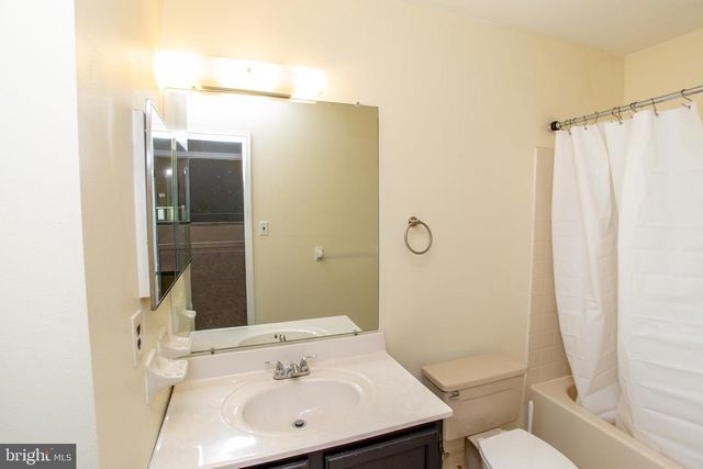 24 SANDY RIDGE DR, Doylestown, PA 18901