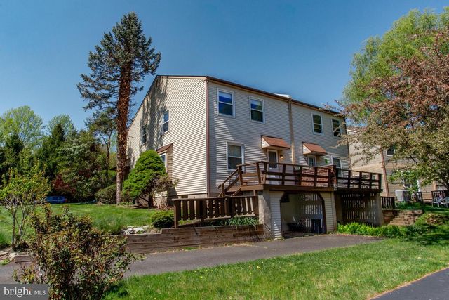 24 SANDY RIDGE DR, Doylestown, PA 18901