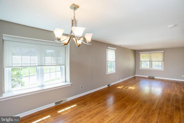 24 SANDY RIDGE DR, Doylestown, PA 18901