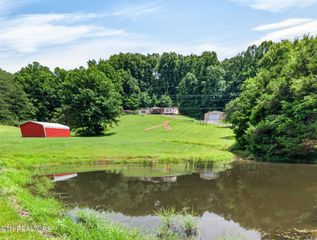 725 Old Flynns Cove Rd, Crossville, TN 38572