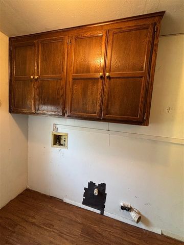 611 7th St, Elgin, OK 73538