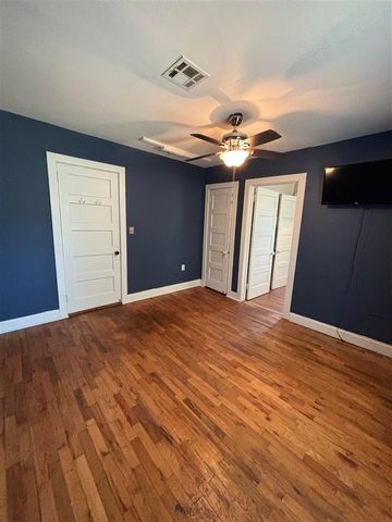 611 7th St, Elgin, OK 73538