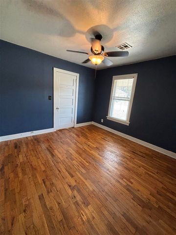 611 7th St, Elgin, OK 73538