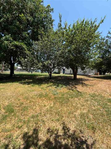 611 7th St, Elgin, OK 73538
