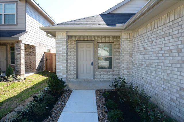 1319 Winding Willow Drive, Pinehurst, TX 77362