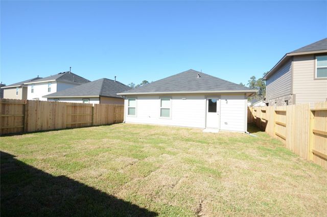 1319 Winding Willow Drive, Pinehurst, TX 77362