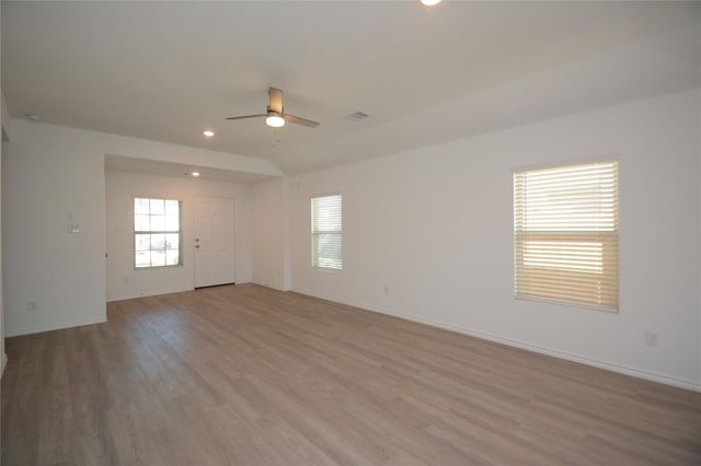 1319 Winding Willow Drive, Pinehurst, TX 77362