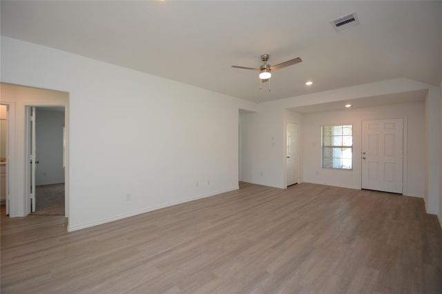 1319 Winding Willow Drive, Pinehurst, TX 77362