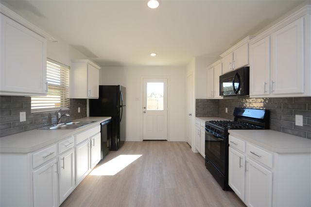 1319 Winding Willow Drive, Pinehurst, TX 77362