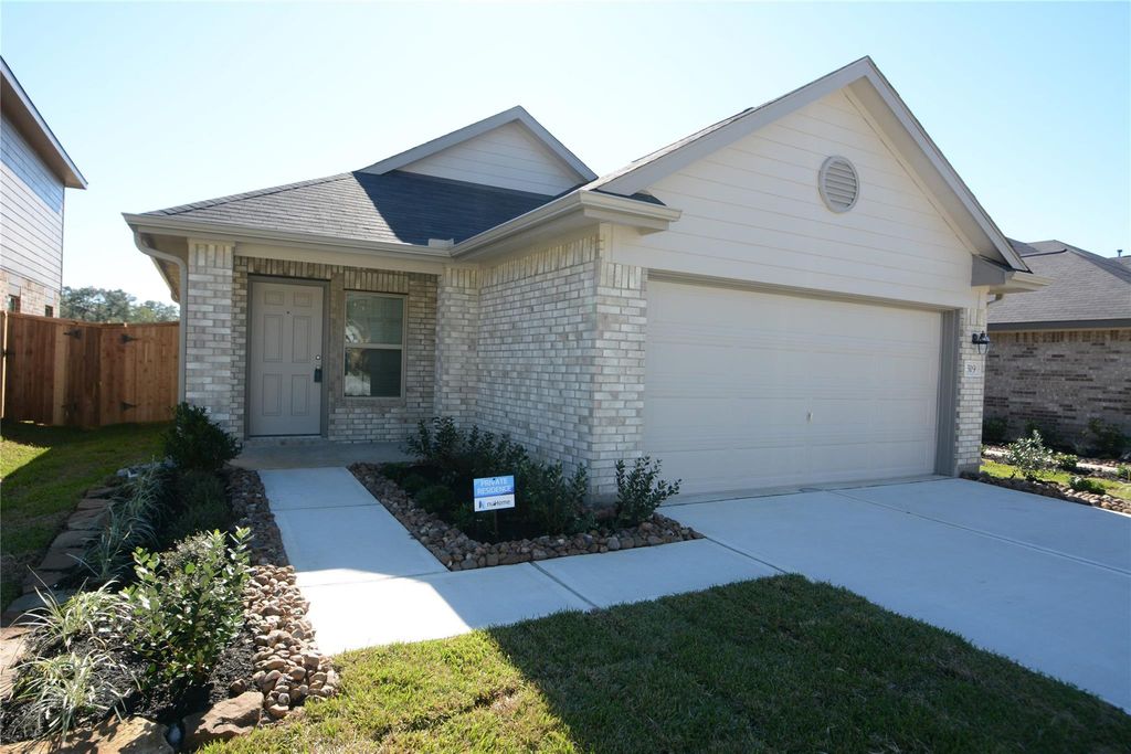 1319 Winding Willow Drive, Pinehurst, TX 77362