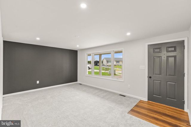 81 HUGHES DR, Abbottstown, PA 17301