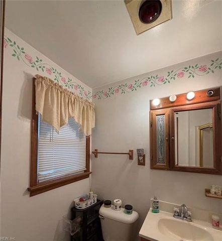 111 Goldcrest Drive DR, Chesapeake, VA 23325