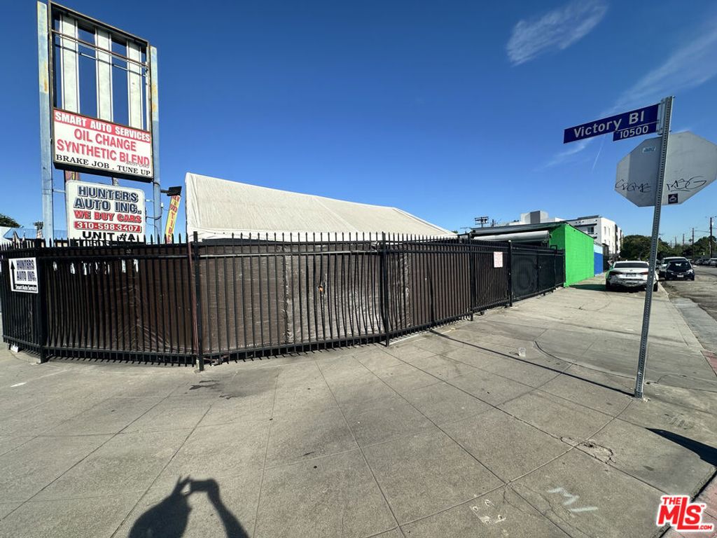 10505 Victory Boulevard, Los Angeles, CA 91606 — photo 5