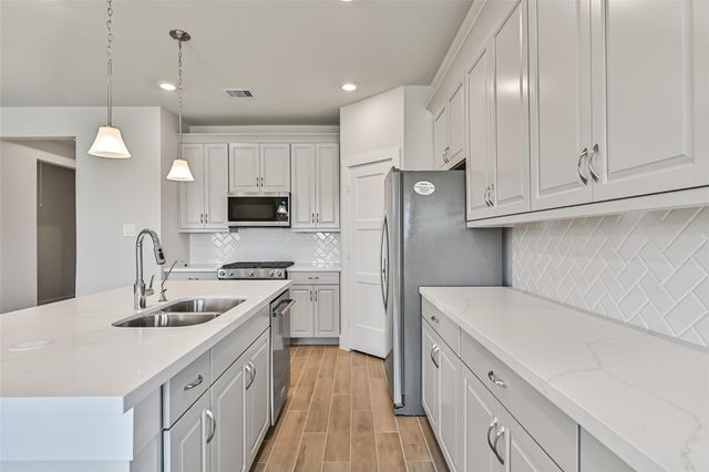 225 Magnolia Laurel Drive, Alvin, TX 77511