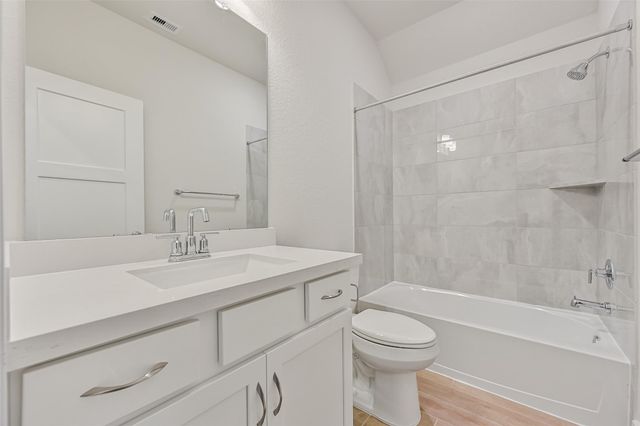 225 Magnolia Laurel Drive, Alvin, TX 77511