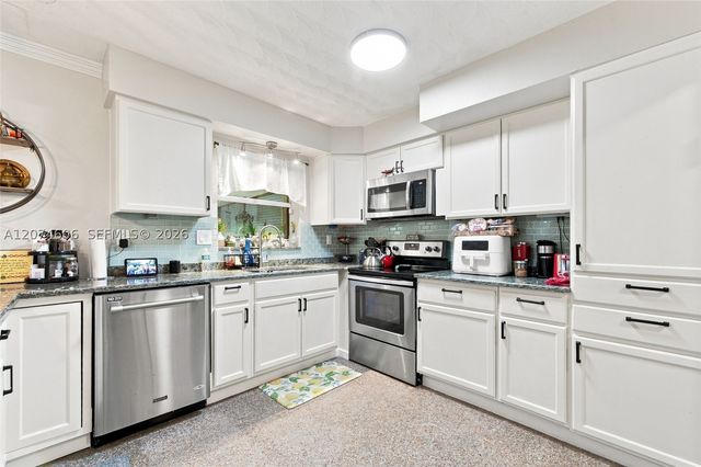 1540 NE 34th St, Pompano Beach, FL 33064