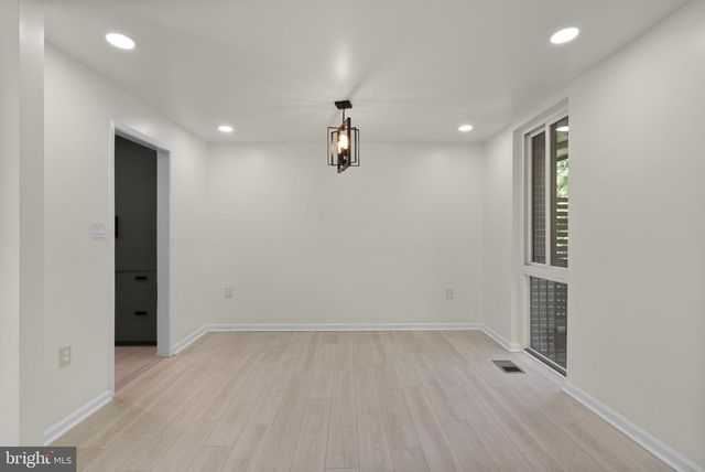 8002 INVERNESS RIDGE RD, Potomac, MD 20854