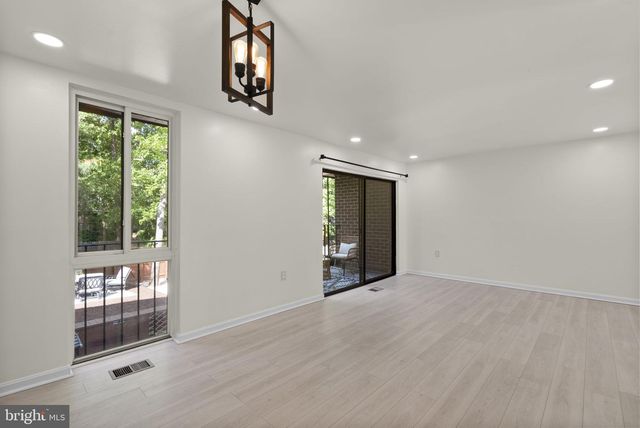 8002 INVERNESS RIDGE RD, Potomac, MD 20854