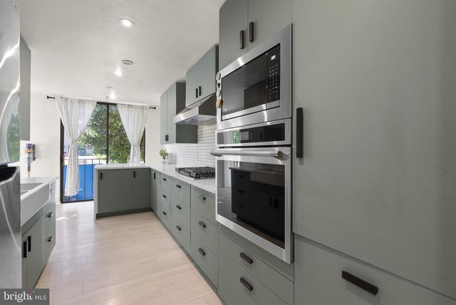 8002 INVERNESS RIDGE RD, Potomac, MD 20854