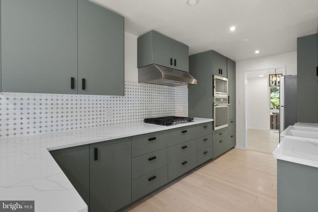 8002 INVERNESS RIDGE RD, Potomac, MD 20854