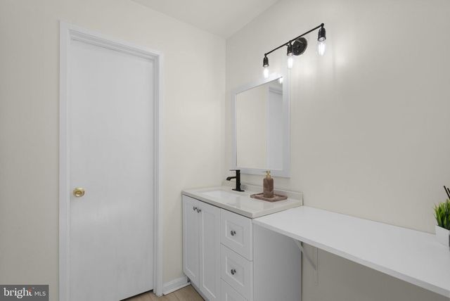 8002 INVERNESS RIDGE RD, Potomac, MD 20854